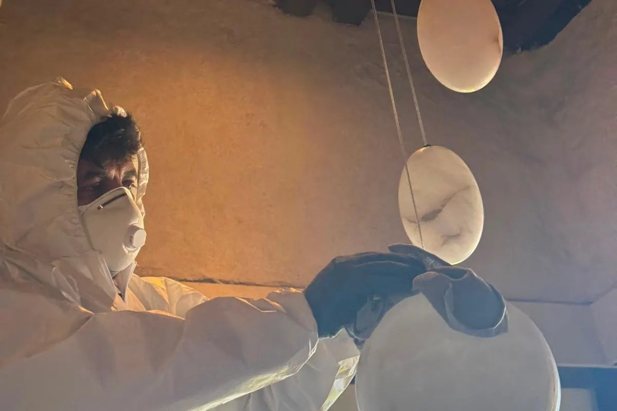 Cleaning soot from light fixtures